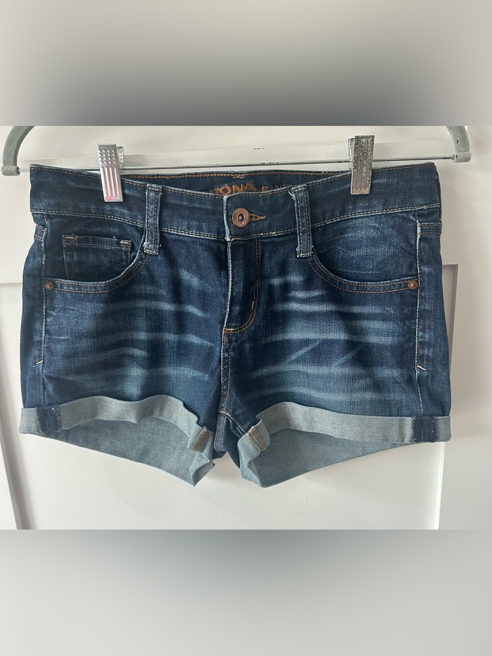 Womens Arizona Jean Shorts Size 5 Distressed Denim 5 pocket Excellent Condition